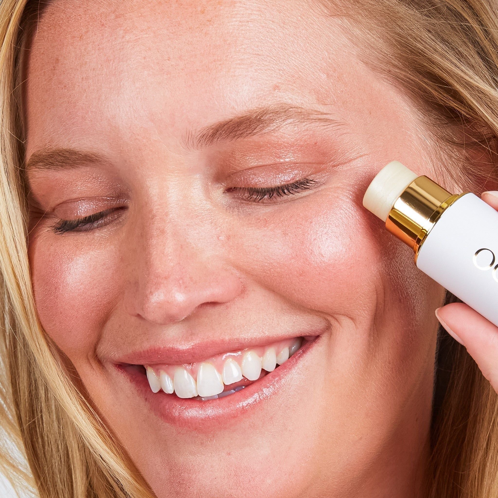 Barra facial esculpida Ogee | Color hidratante multiuso para un brillo natural
