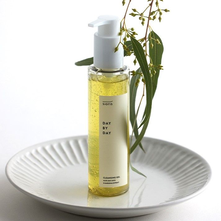 Sioris Day By Day Gel Limpiador 150ml – Hidratación Suave y Tez Clara
