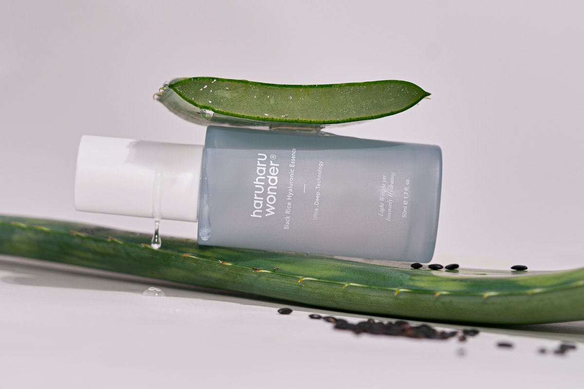 haruharu wonder Black Rice Hyaluronic Essence 50ml – product view 3