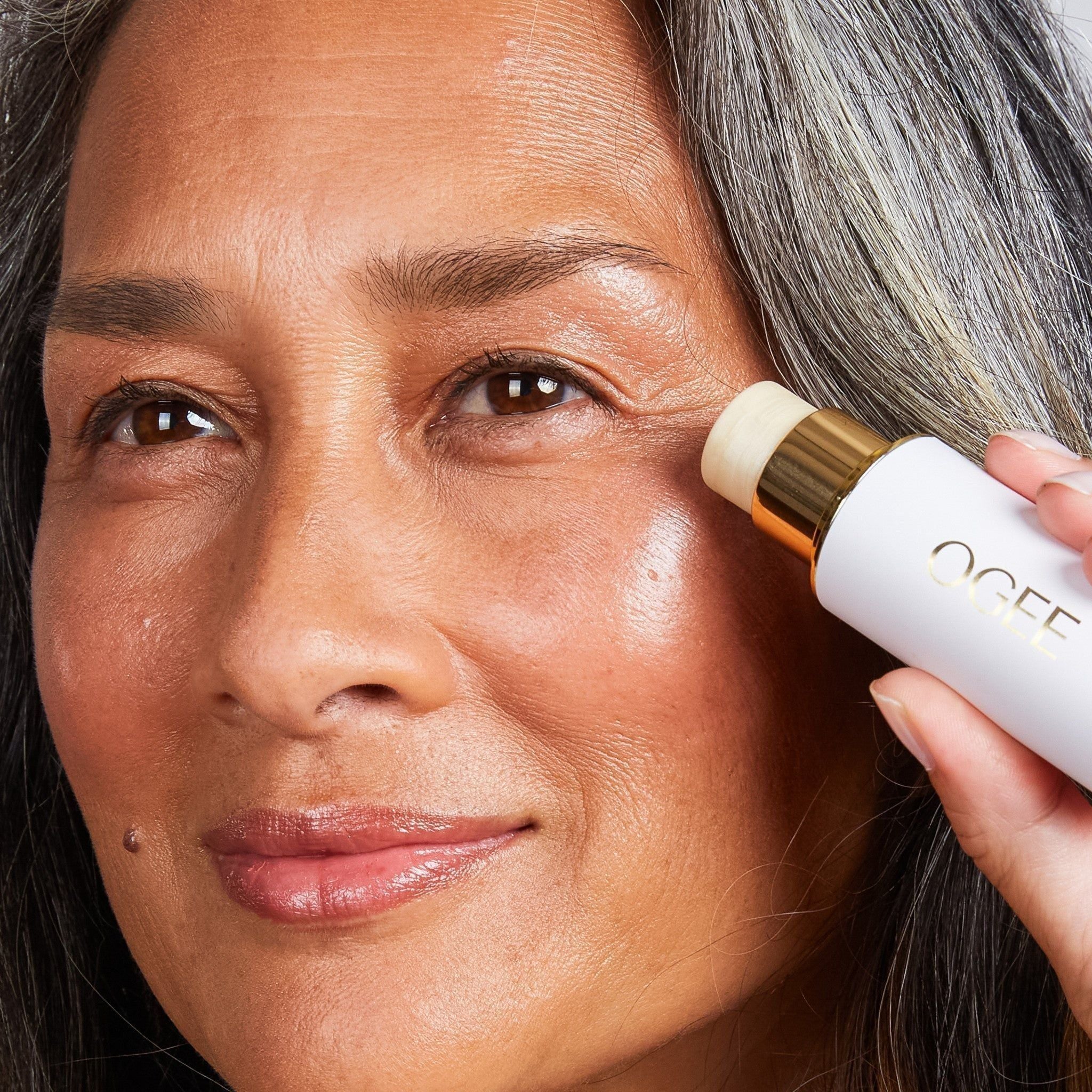 Barra facial esculpida Ogee | Color hidratante multiuso para un brillo natural